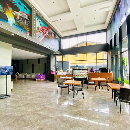 Fox Hotel Jayapura Exterior photo