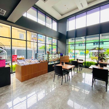 Fox Hotel Jayapura Exterior photo