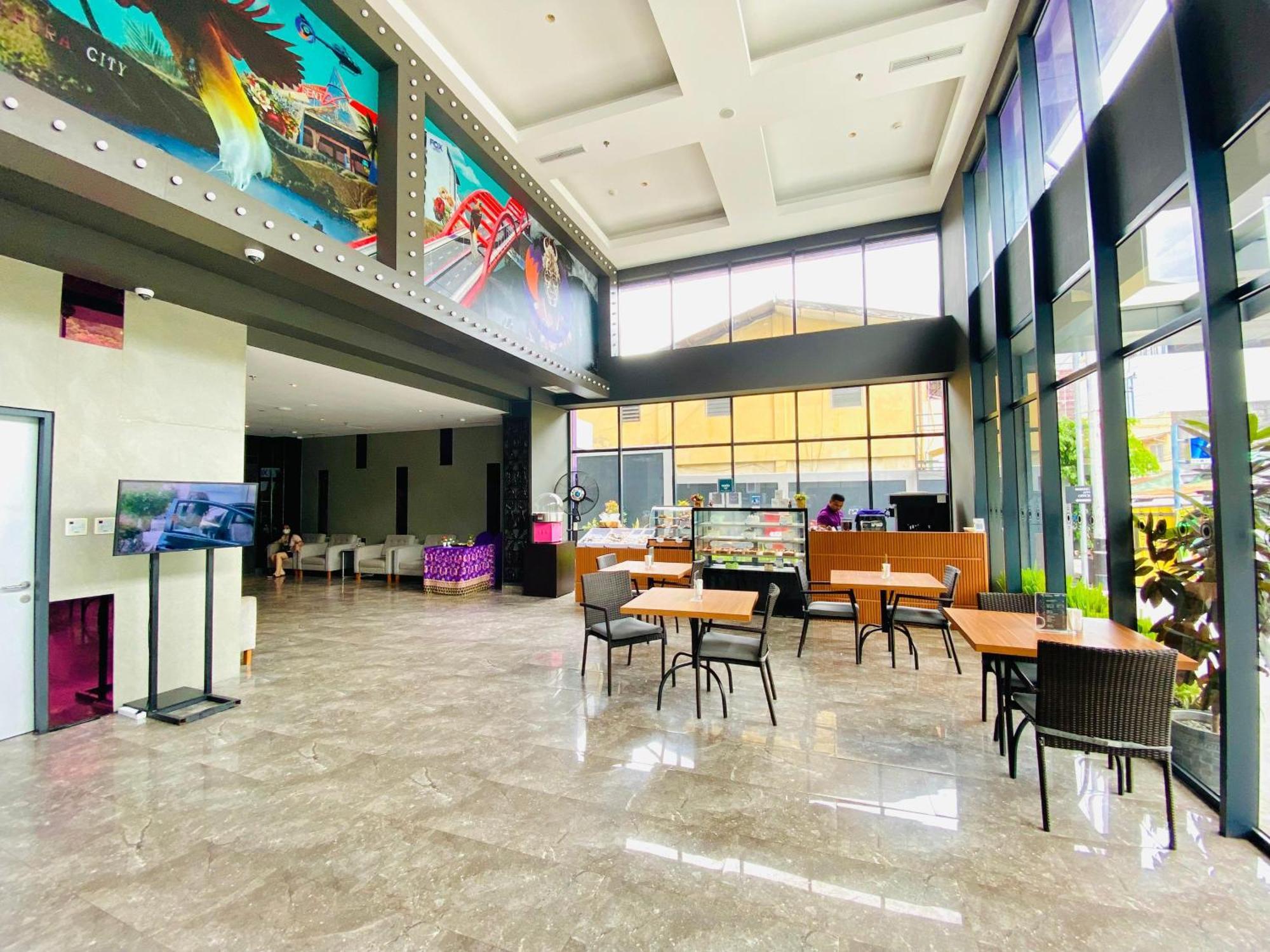 Fox Hotel Jayapura Exterior photo