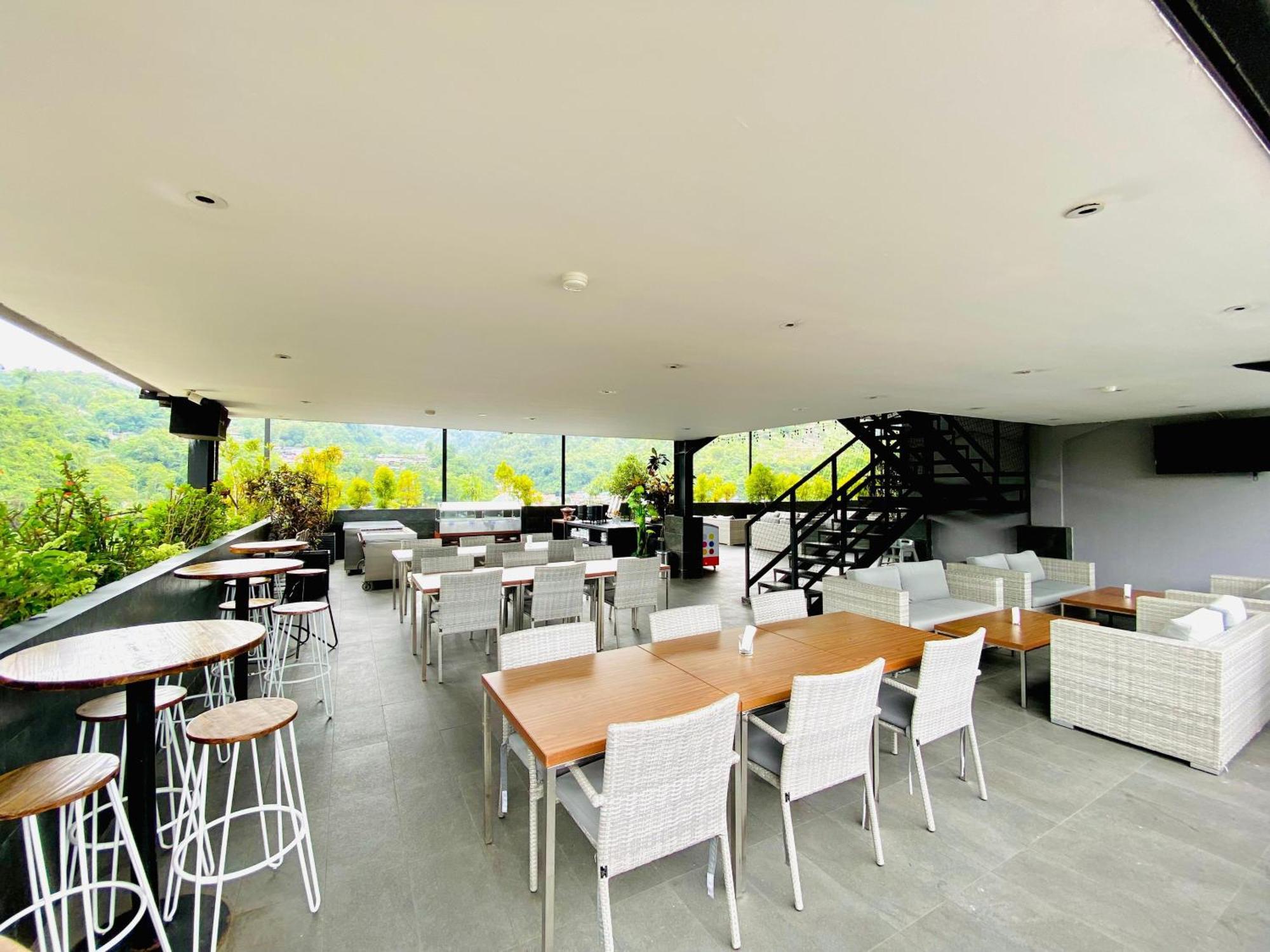 Fox Hotel Jayapura Exterior photo