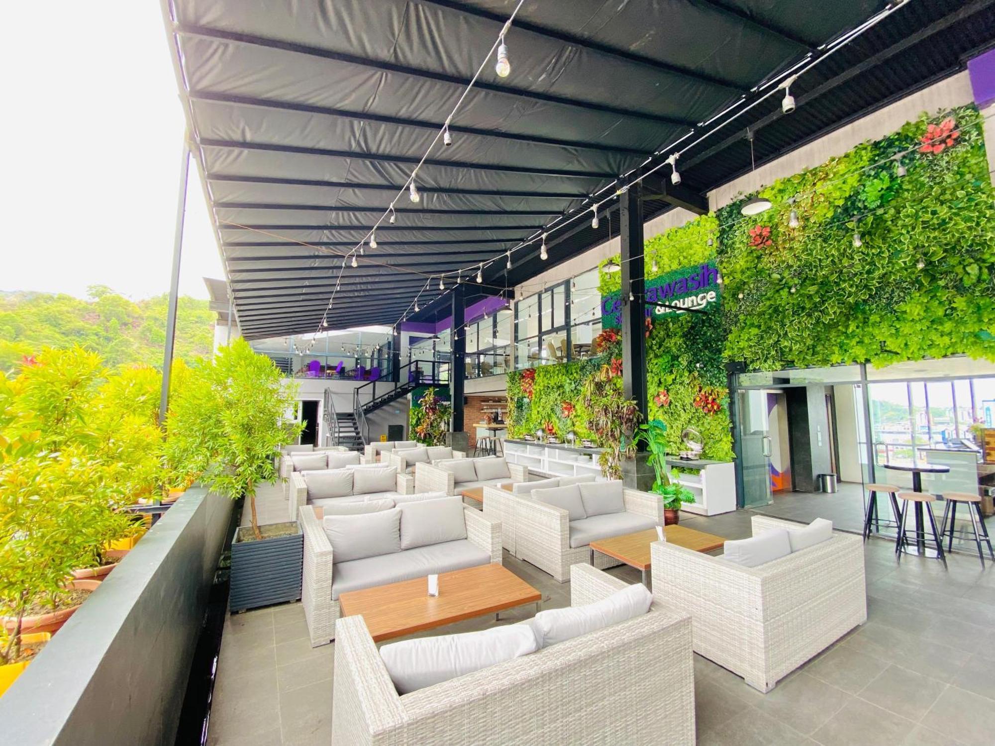Fox Hotel Jayapura Exterior photo